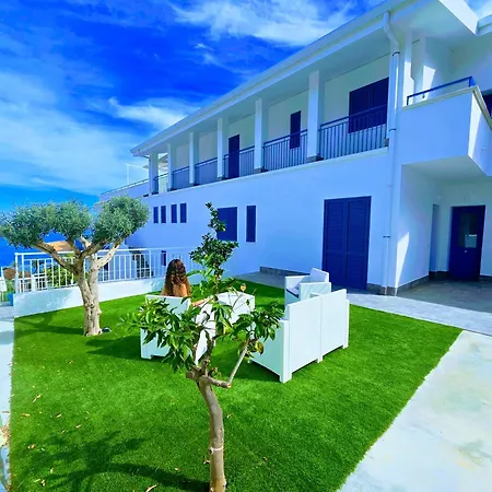 Red Coral With Sea Access & Shared Pool סנטה פלביה