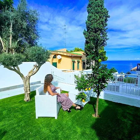Red Coral With Sea Access & Shared Pool *