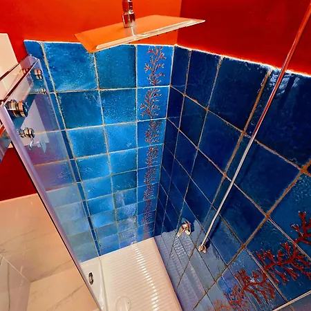 Red Coral With Sea Access & Shared Pool *