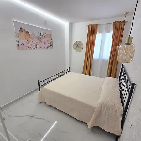 Red Coral With Sea Access & Shared Pool דירה