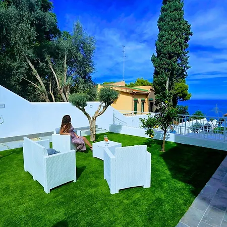 Red Coral With Sea Access & Shared Pool סנטה פלביה