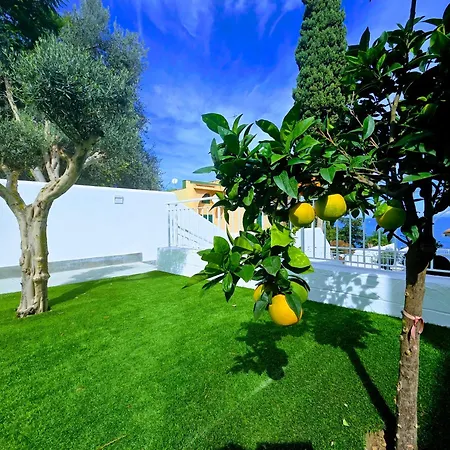 Red Coral With Sea Access & Shared Pool סנטה פלביה