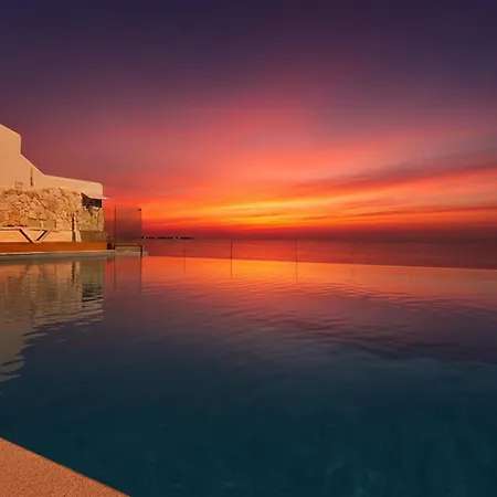 Red Coral With Sea Access & Shared Pool *
